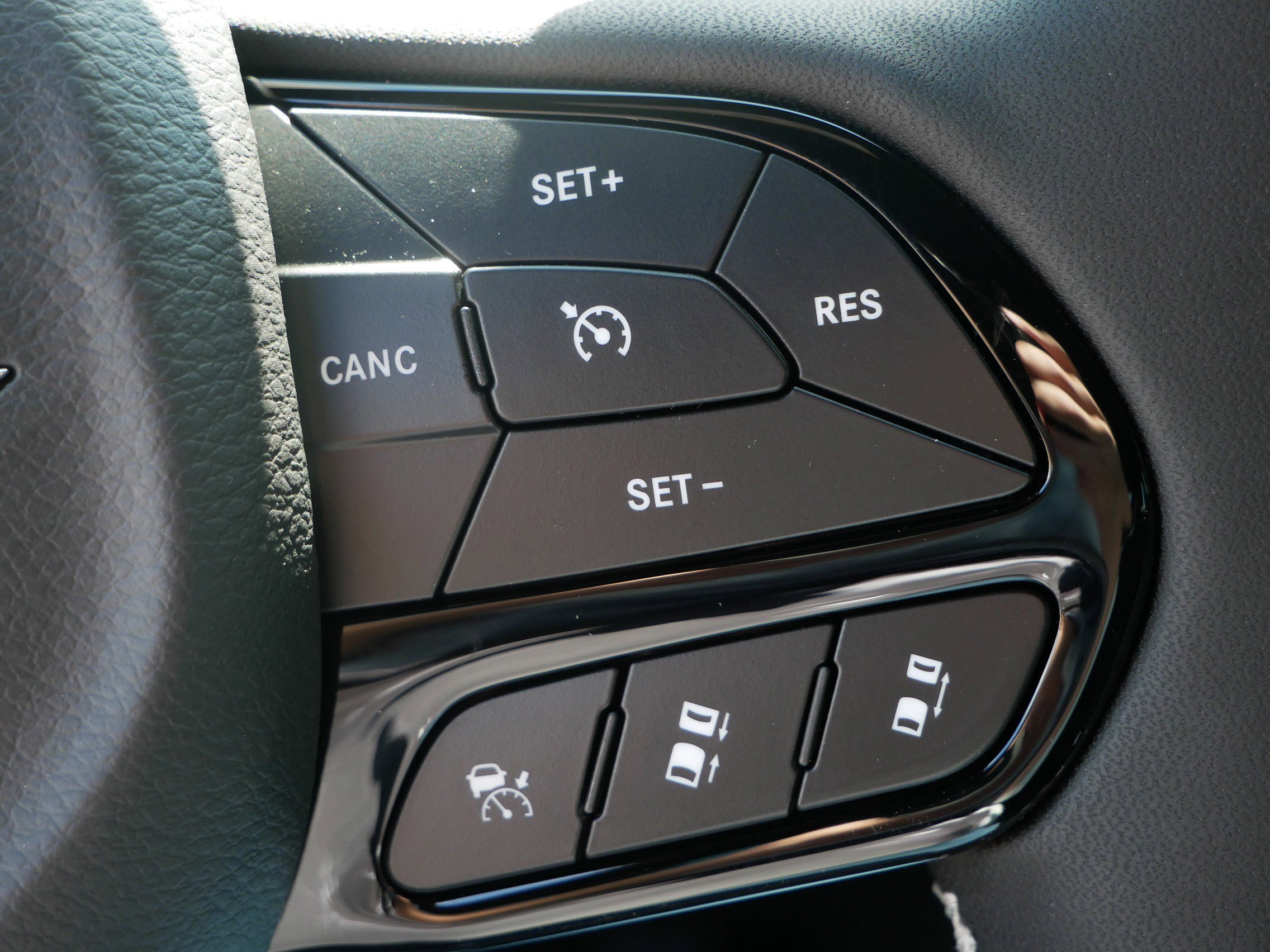 New 2026 Chrysler Pacifica Limited w/ S Appearance Package image 16