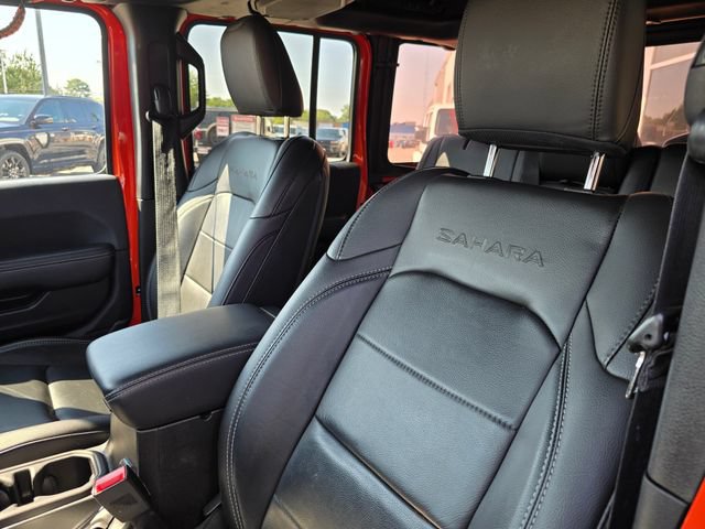 Used 2019 Jeep Wrangler Unlimited Sahara w/ Dual Top Group AWD/4WD image 6