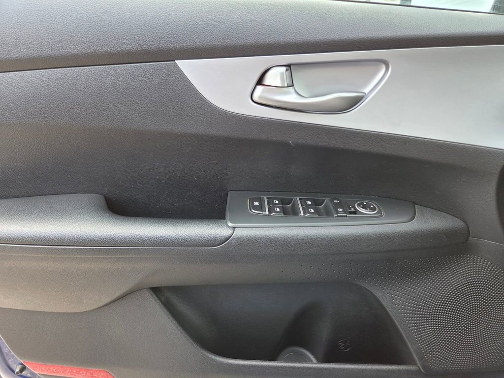 Used 2022 Kia Forte LXS w/ LXS Technology Package image 23