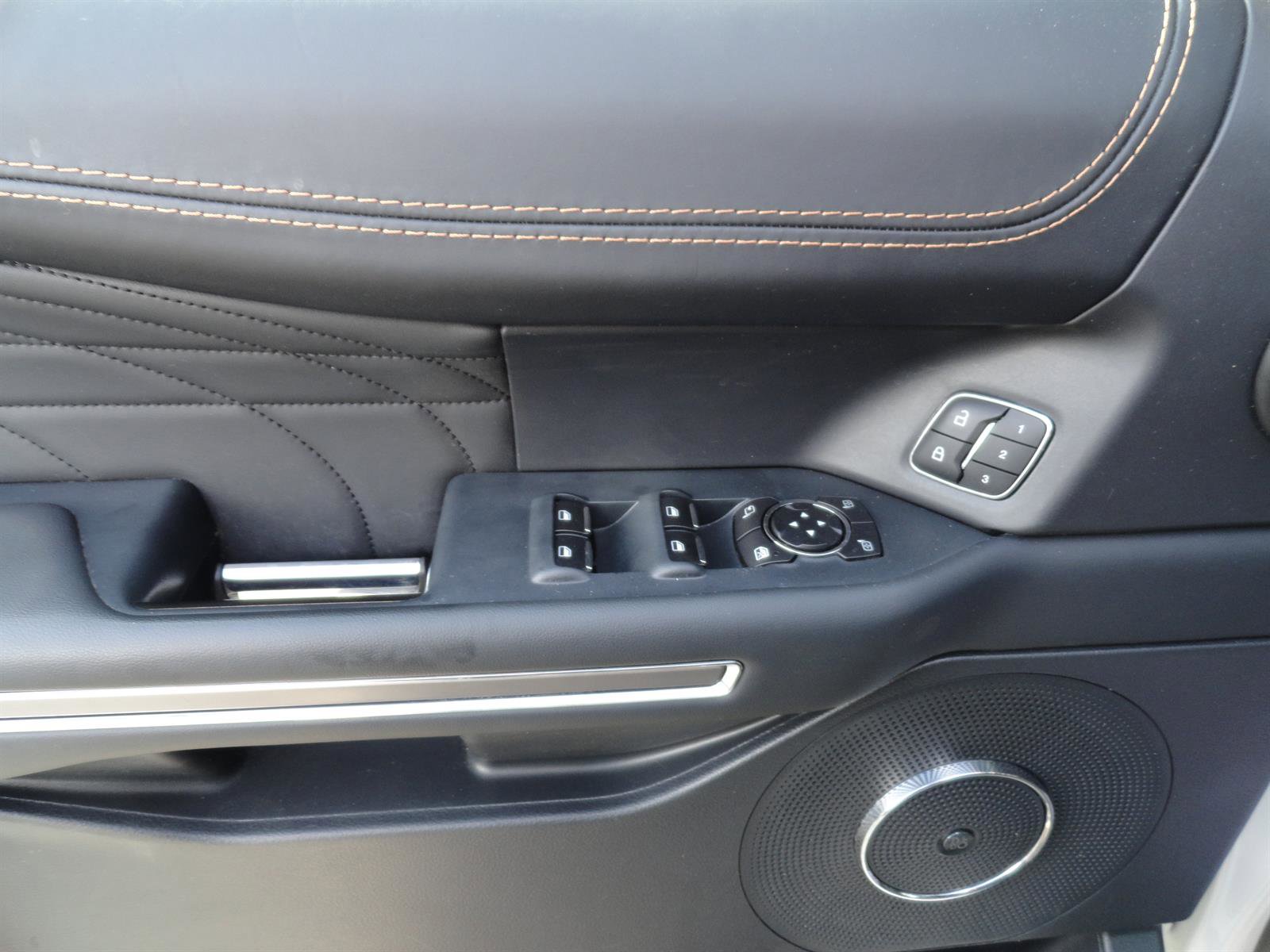 Certified 2022 Ford Expedition Max Platinum image 10