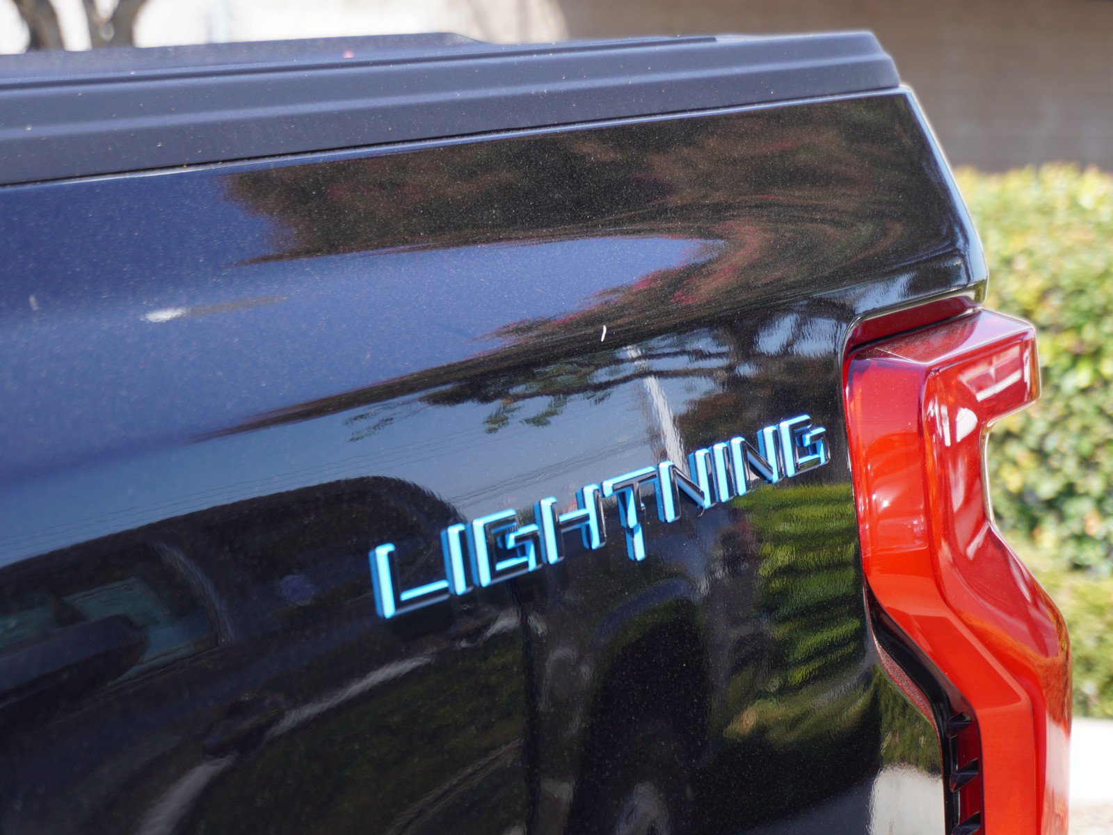 Used 2025 Ford F150 Lightning XLT AWD/4WD image 10