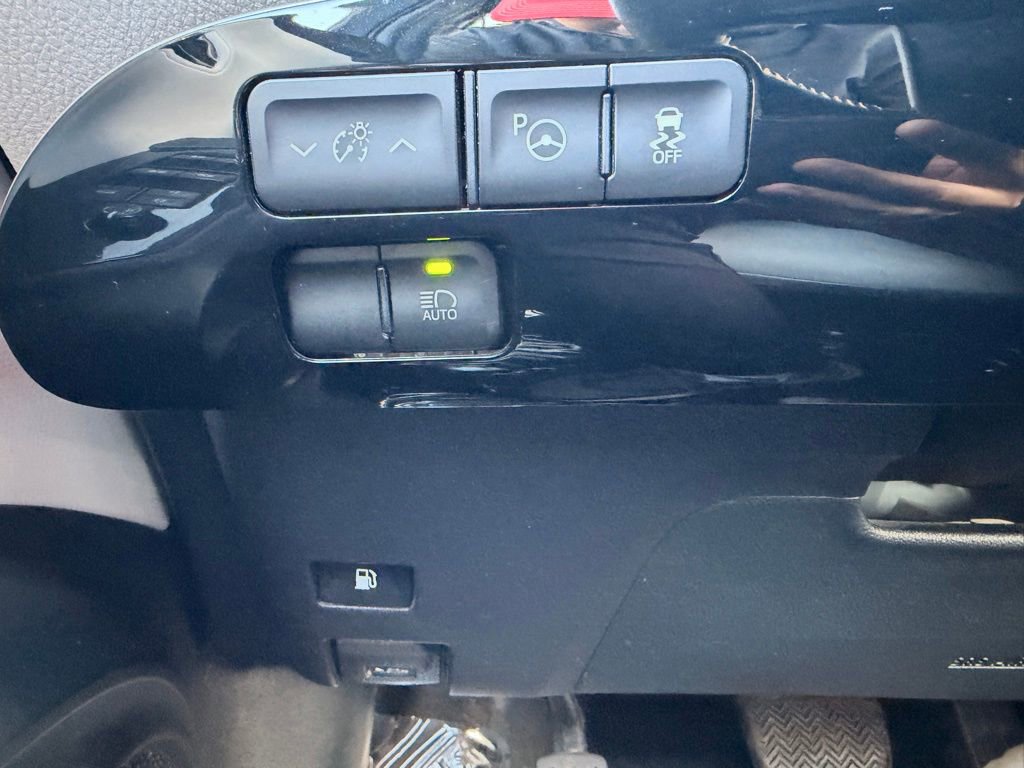 Used 2017 Toyota Prius Four image 23