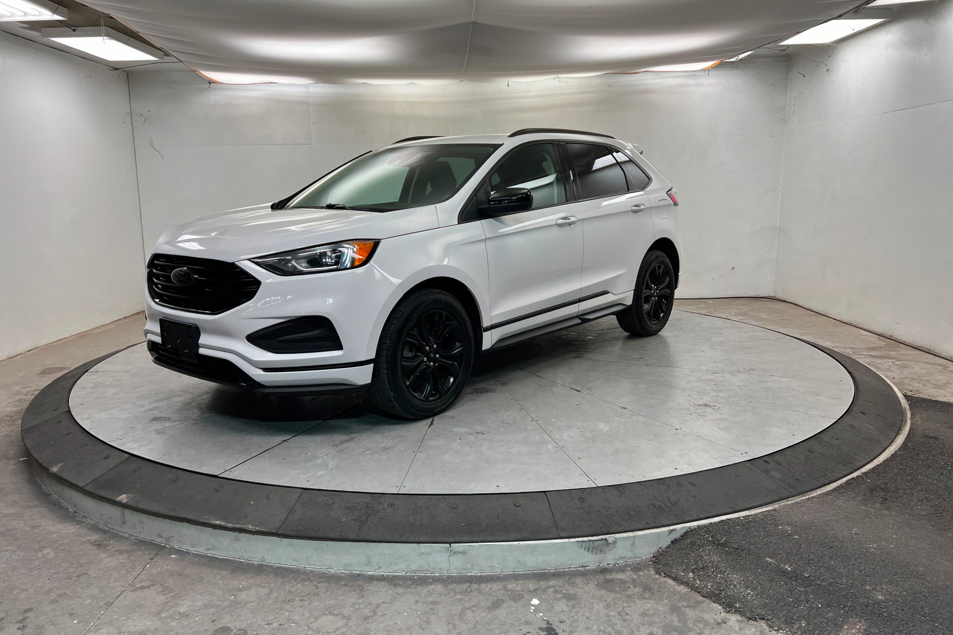 Used 2022 Ford Edge SE w/ Black Appearance Package image 1