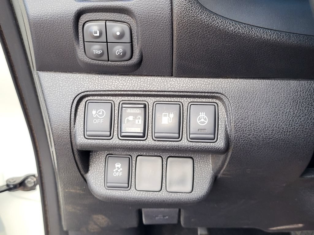 Used 2013 Nissan Leaf S FWD image 17