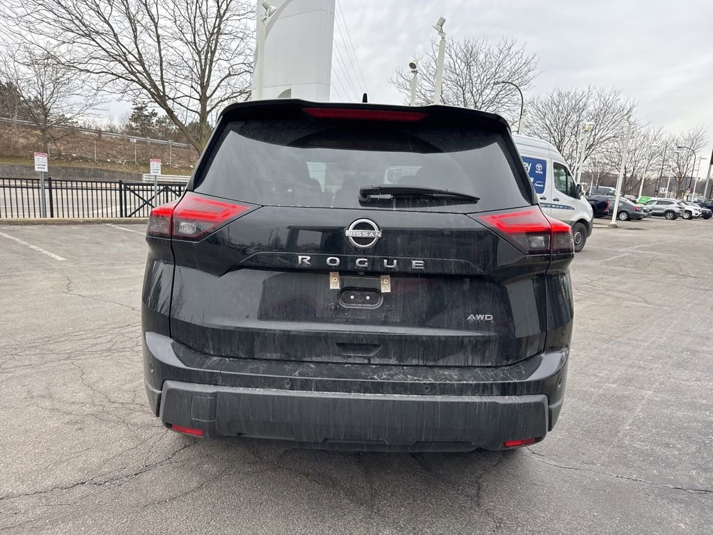 Used 2025 Nissan Rogue SV image 4