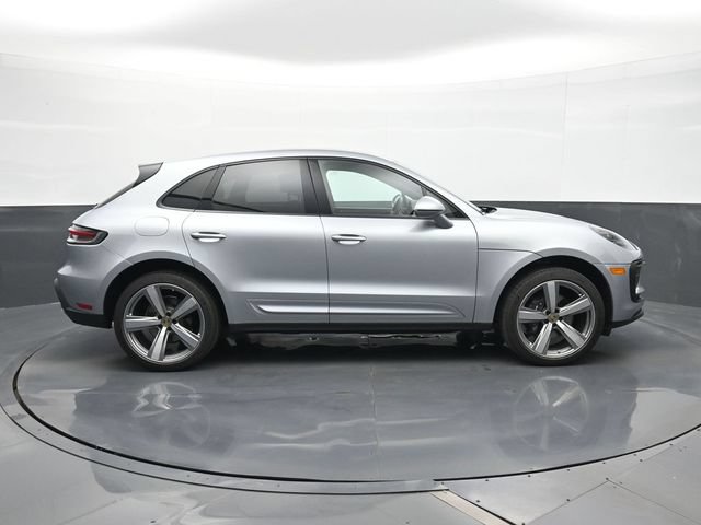 Certified 2025 Porsche Macan AWD/4WD image 24