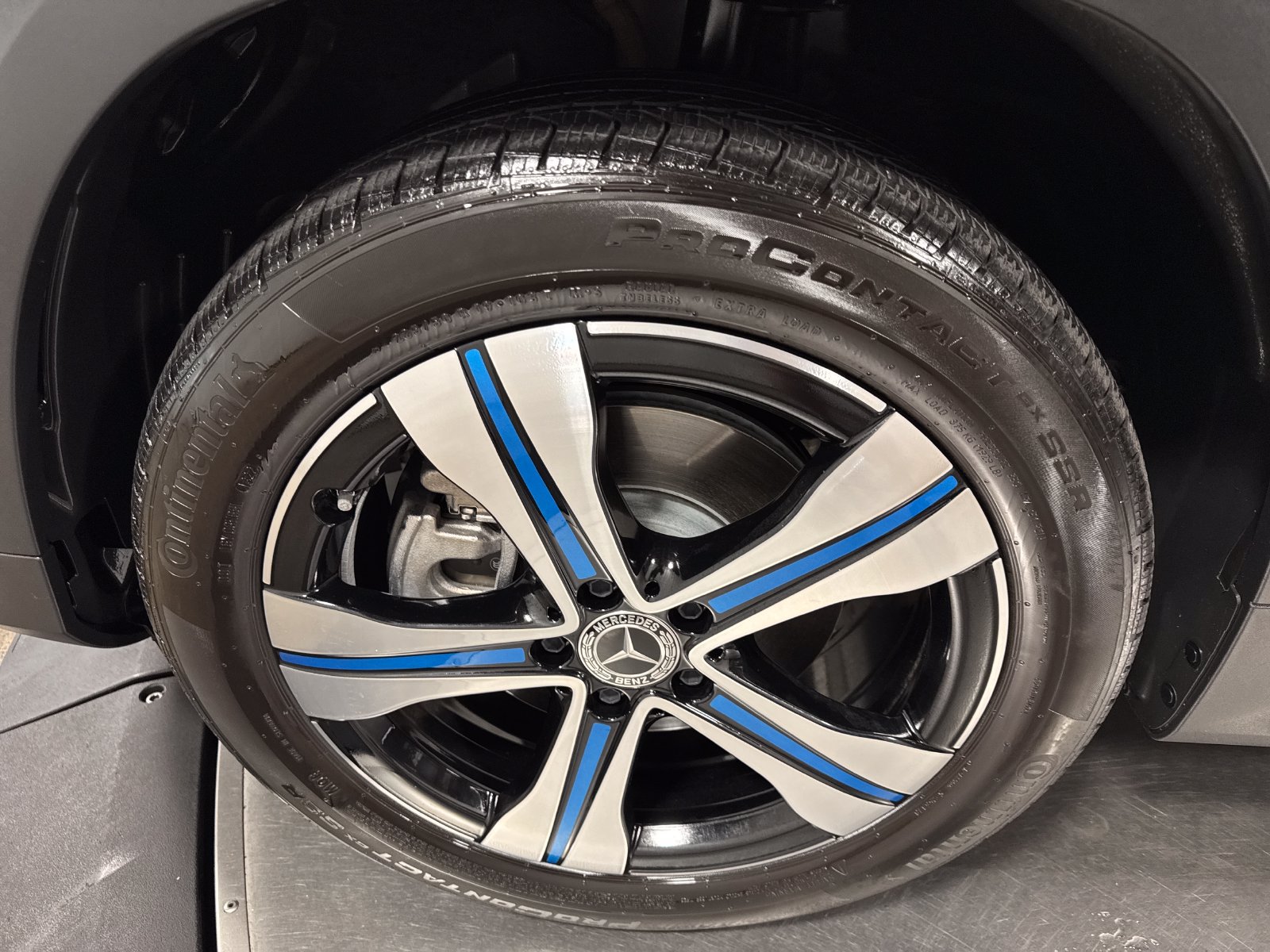 Used 2022 Mercedes-Benz EQB 300 4MATIC image 2