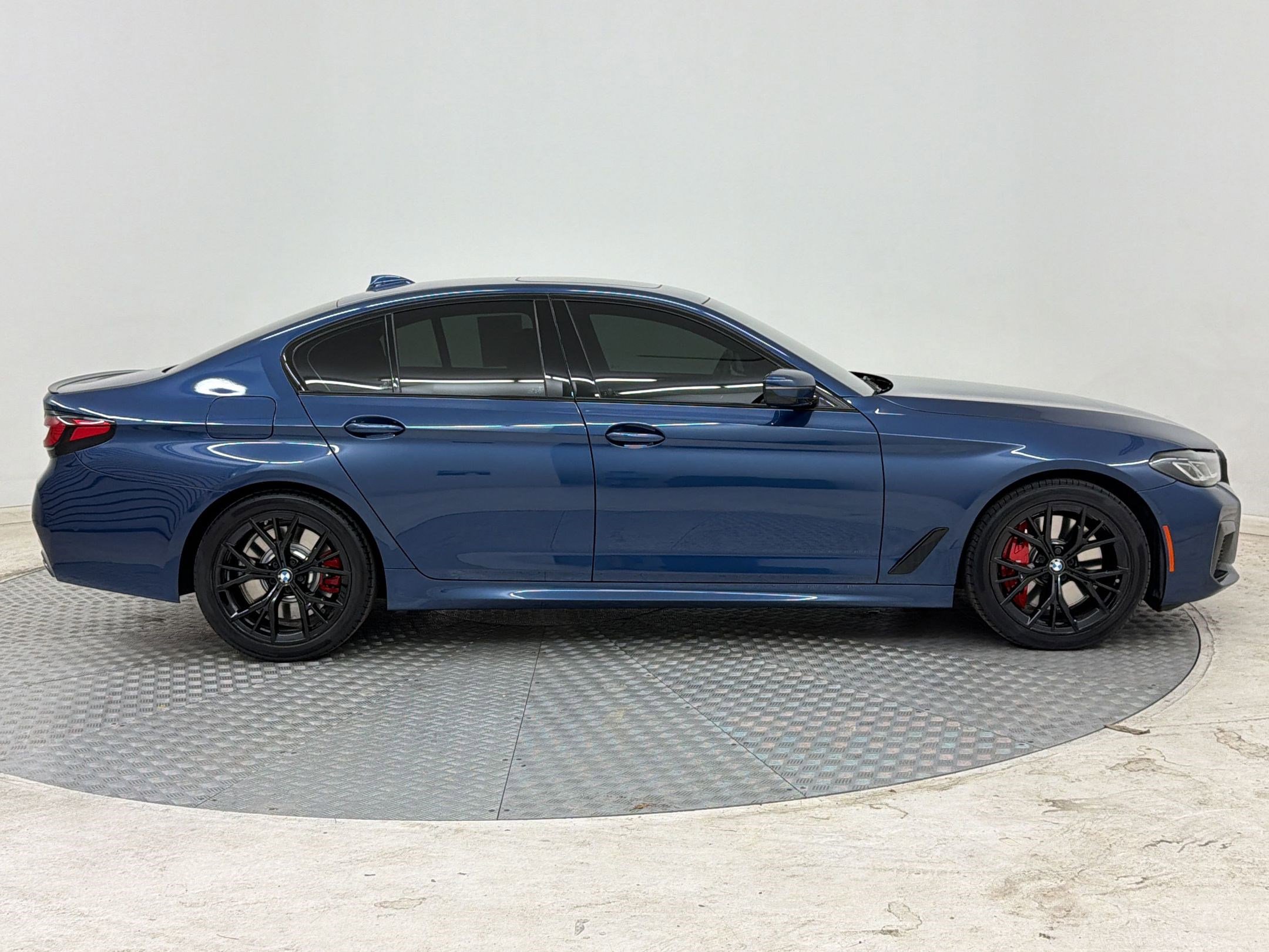 Certified 2023 BMW 540i xDrive w/ M Sport Package image 8