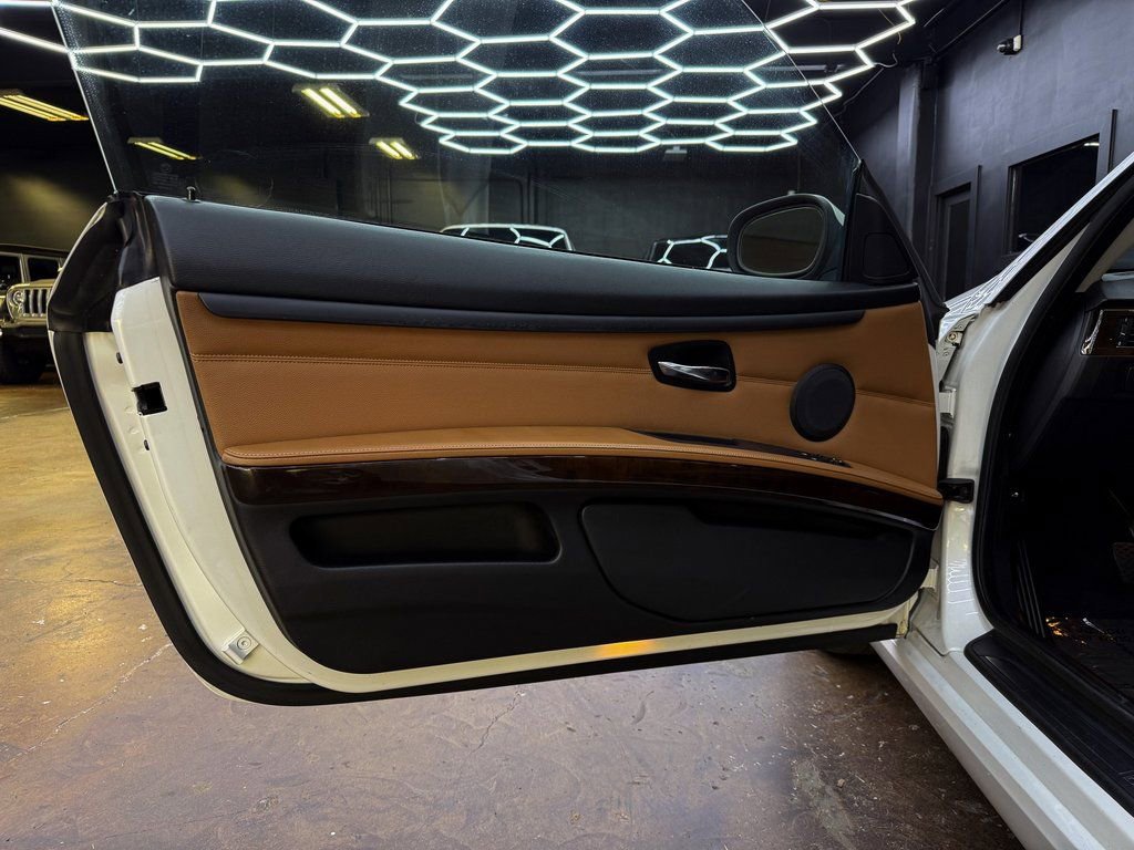 Used 2011 BMW 335i xDrive Coupe image 12