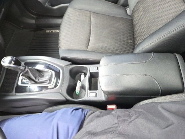 Used 2017 Nissan Rogue SV image 57