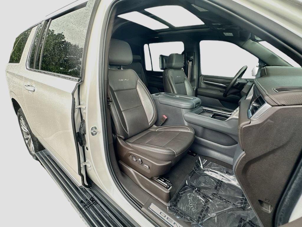 Used 2021 GMC Yukon XL Denali w/ Denali Premium Package RWD image 32