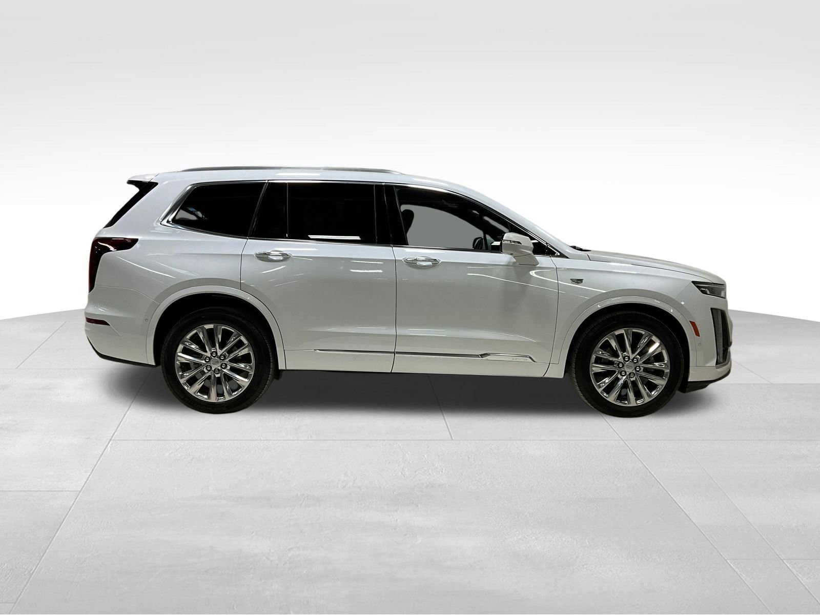 Used 2024 Cadillac XT6 Premium Luxury w/ Technology Package image 3