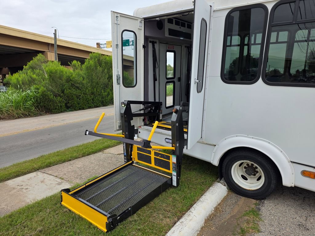 Used 2016 Ford E-350 and Econoline 350 Super Duty w/ Shuttle Bus Prep Package RWD image 31