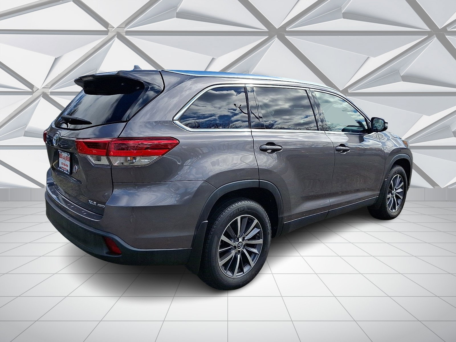 Used 2019 Toyota Highlander XLE AWD/4WD image 11