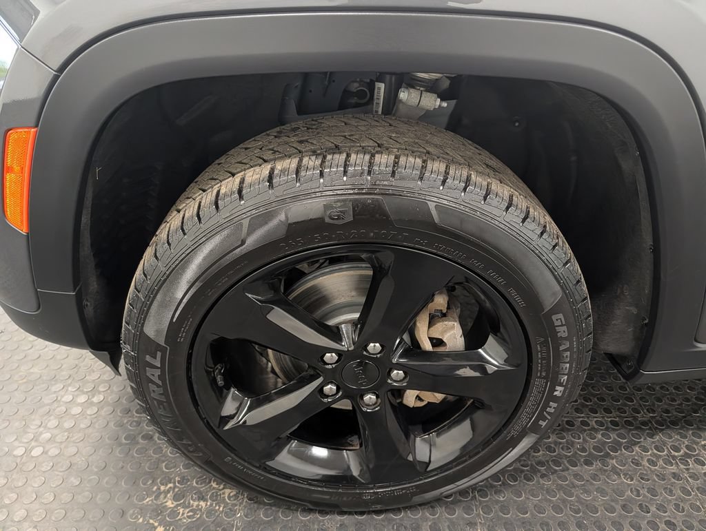 Used 2022 Jeep Grand Cherokee Altitude AWD/4WD image 7