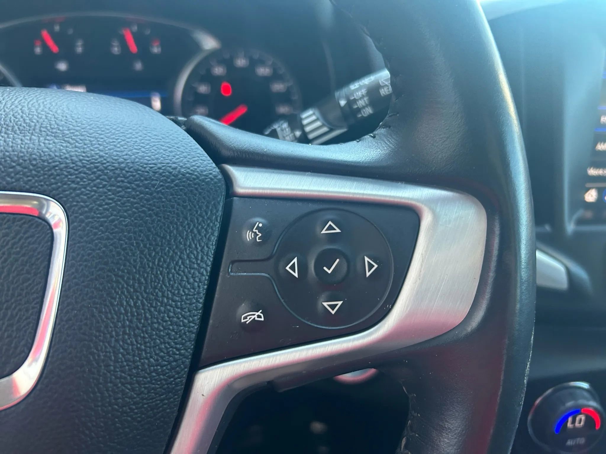 Used 2021 GMC Terrain SLE w/ Driver Convenience Package image 7