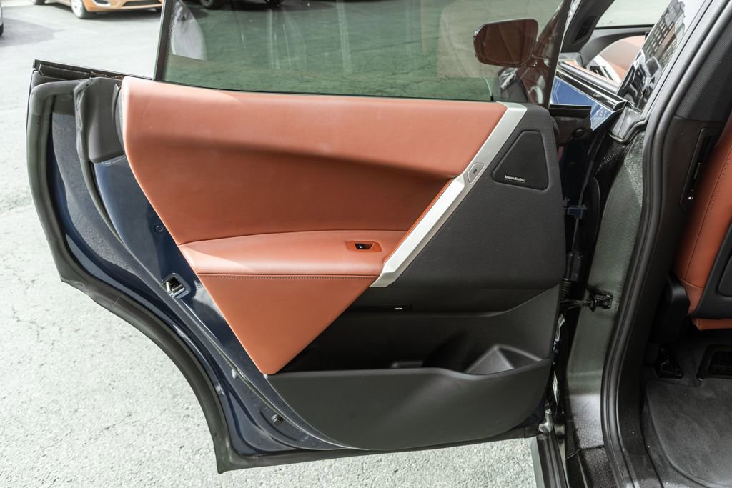 Used 2023 BMW iX xDrive50 w/ Premium Package image 34