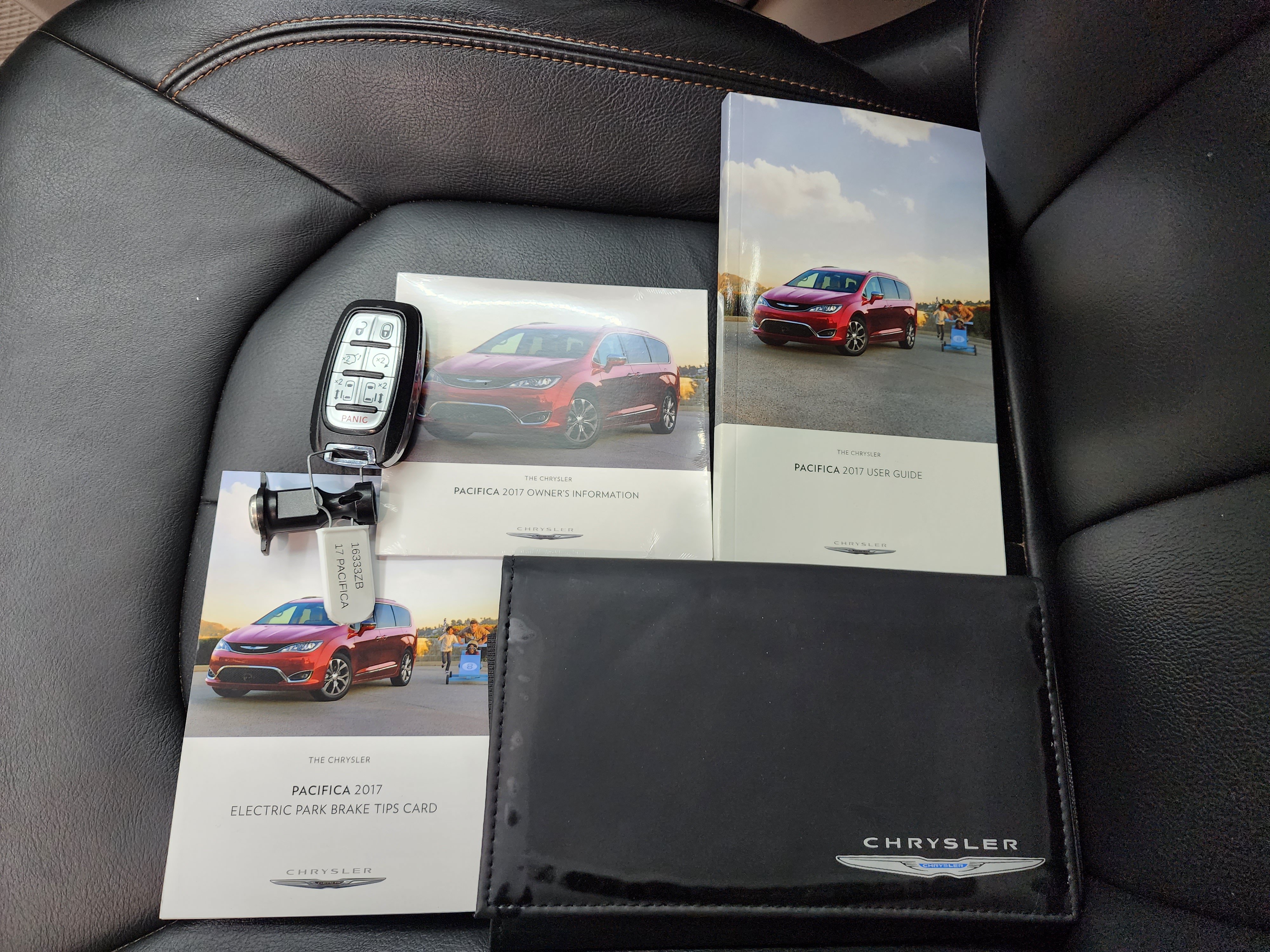 Used 2017 Chrysler Pacifica Touring-L FWD image 43