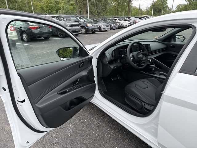 New 2026 Hyundai Elantra SEL Sport FWD image 19