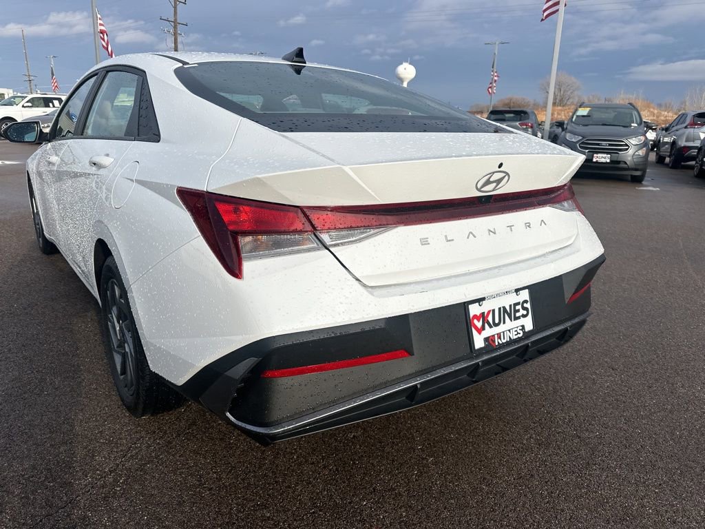 Used 2024 Hyundai Elantra SEL image 9