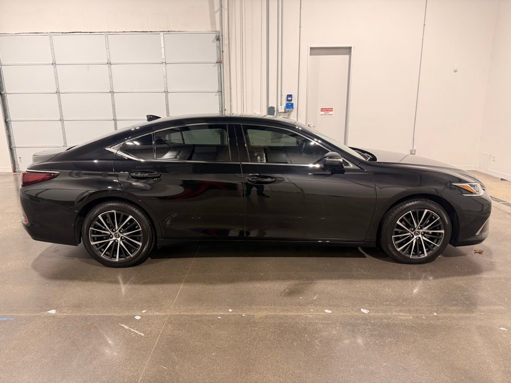 Used 2024 Lexus ES 350 w/ Premium Package image 4
