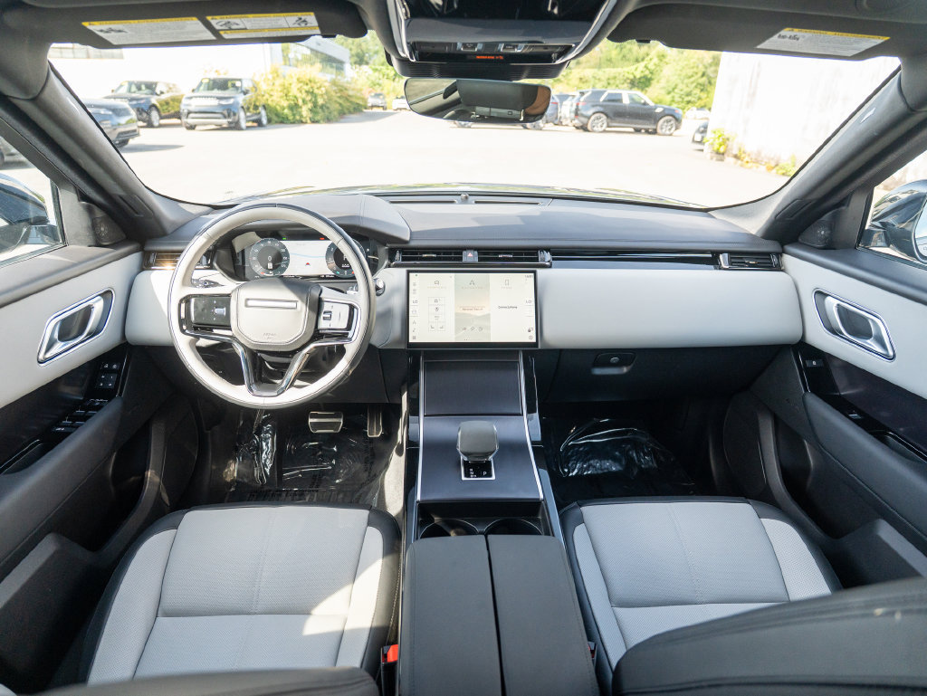 Certified 2026 Land Rover Range Rover Velar Dynamic SE AWD/4WD image 18