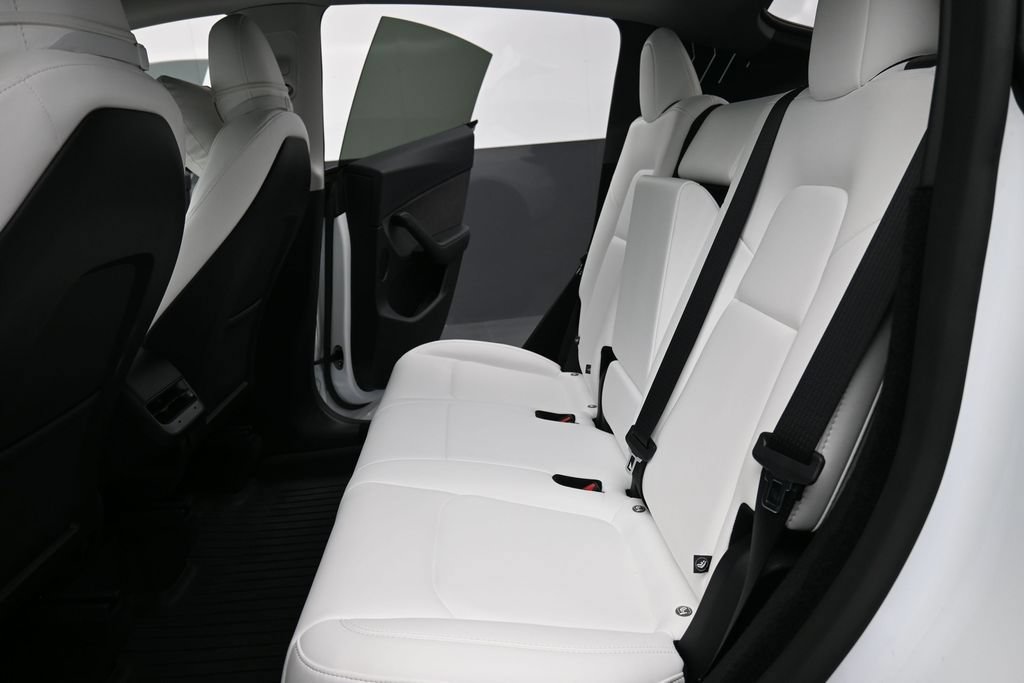 Used 2025 Tesla Model Y Long Range RWD image 15