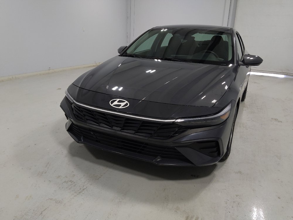 Used 2025 Hyundai Elantra SE FWD image 15
