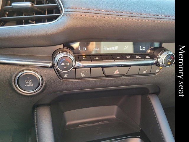 New 2025 MAZDA MAZDA3 Hatchback w/Premium Plus Pkg image 9