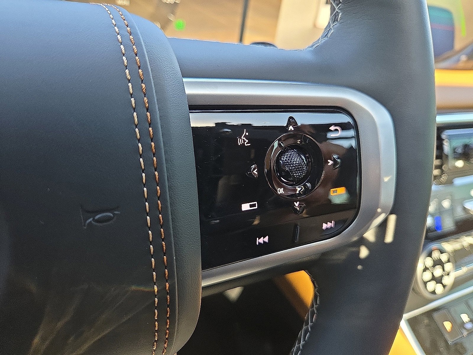 Used 2025 Nissan Armada Platinum Reserve w/ Convenience Package image 16