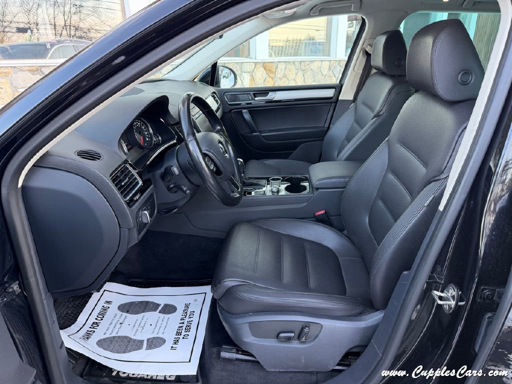 Used 2017 Volkswagen Touareg Sport AWD/4WD image 4