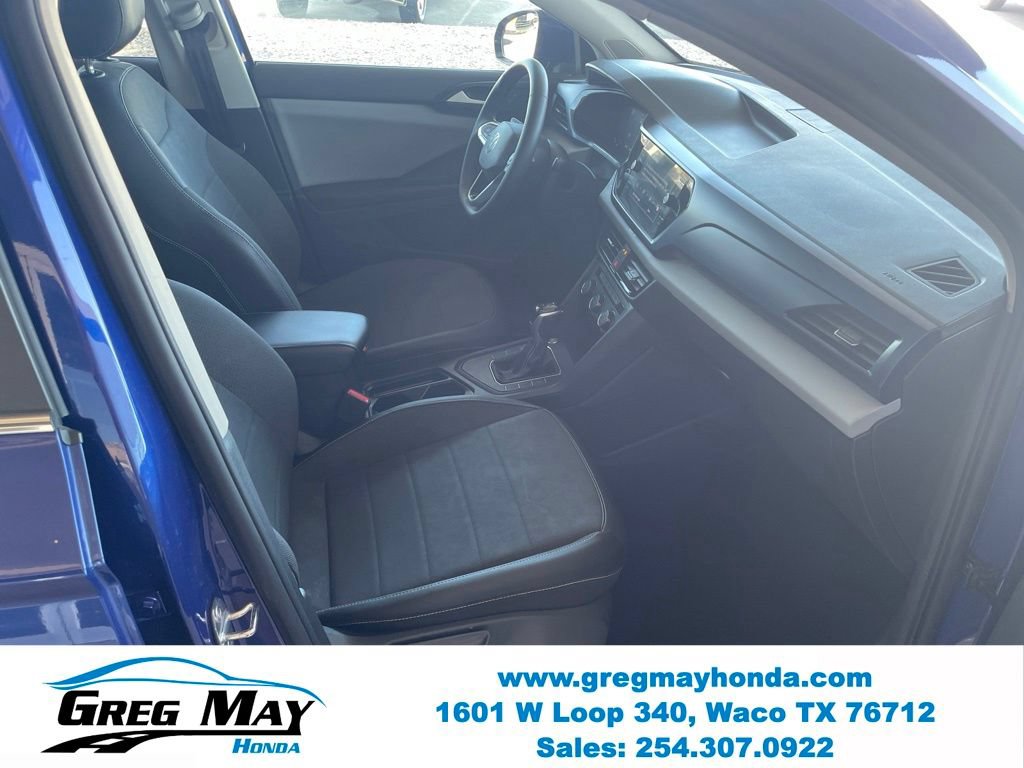 Used 2022 Volkswagen Taos SE w/ Panoramic Sunroof Package FWD image 33