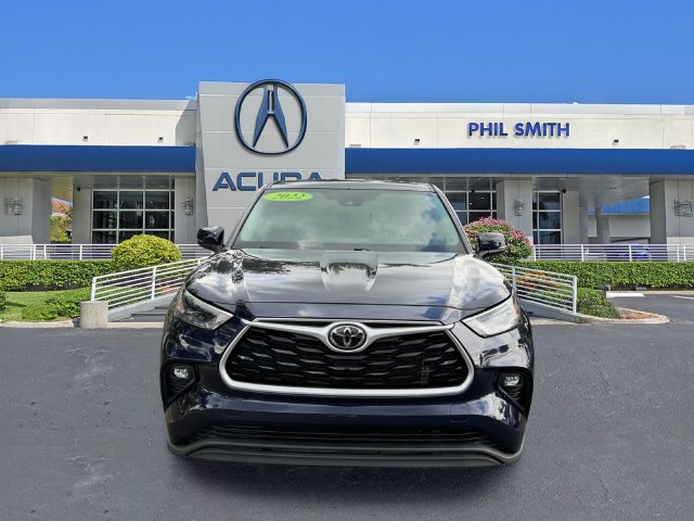 Used 2022 Toyota Highlander LE FWD image 2