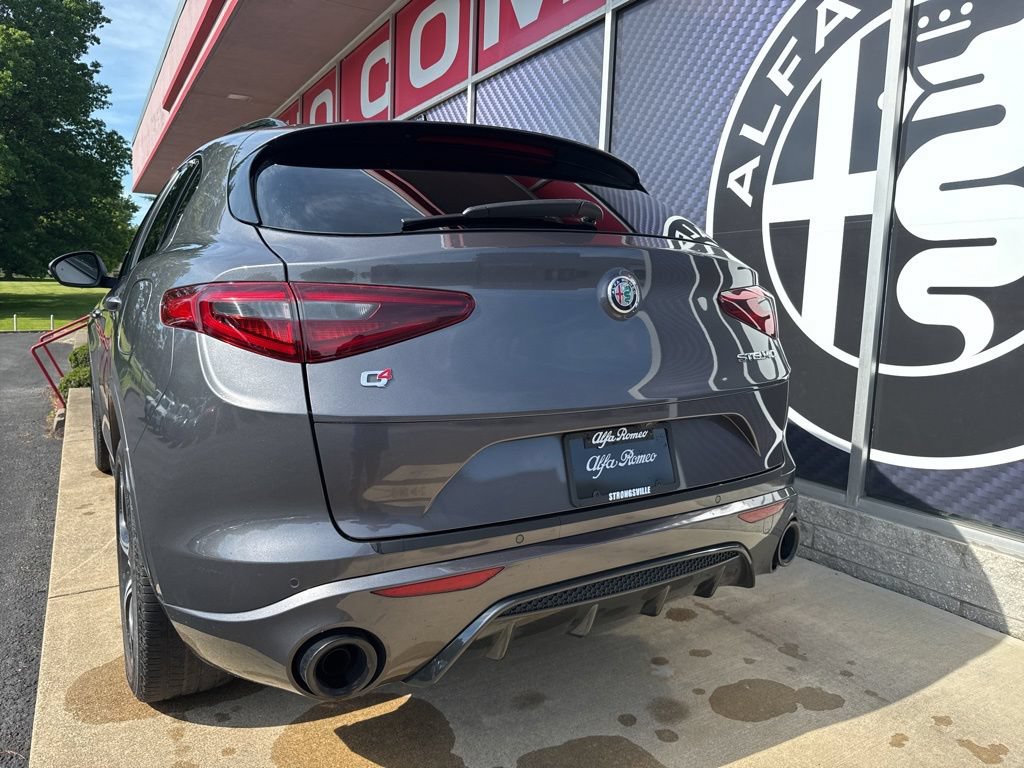 Used 2022 Alfa Romeo Stelvio Veloce AWD/4WD image 12