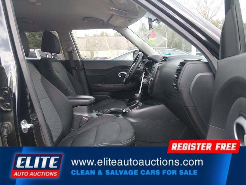 Used 2017 Kia Soul + image 9