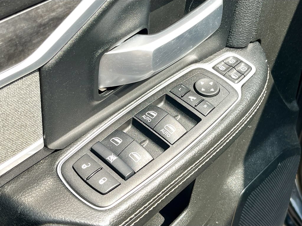 Used 2023 RAM 3500 Big Horn w/ Night Edition AWD/4WD image 18