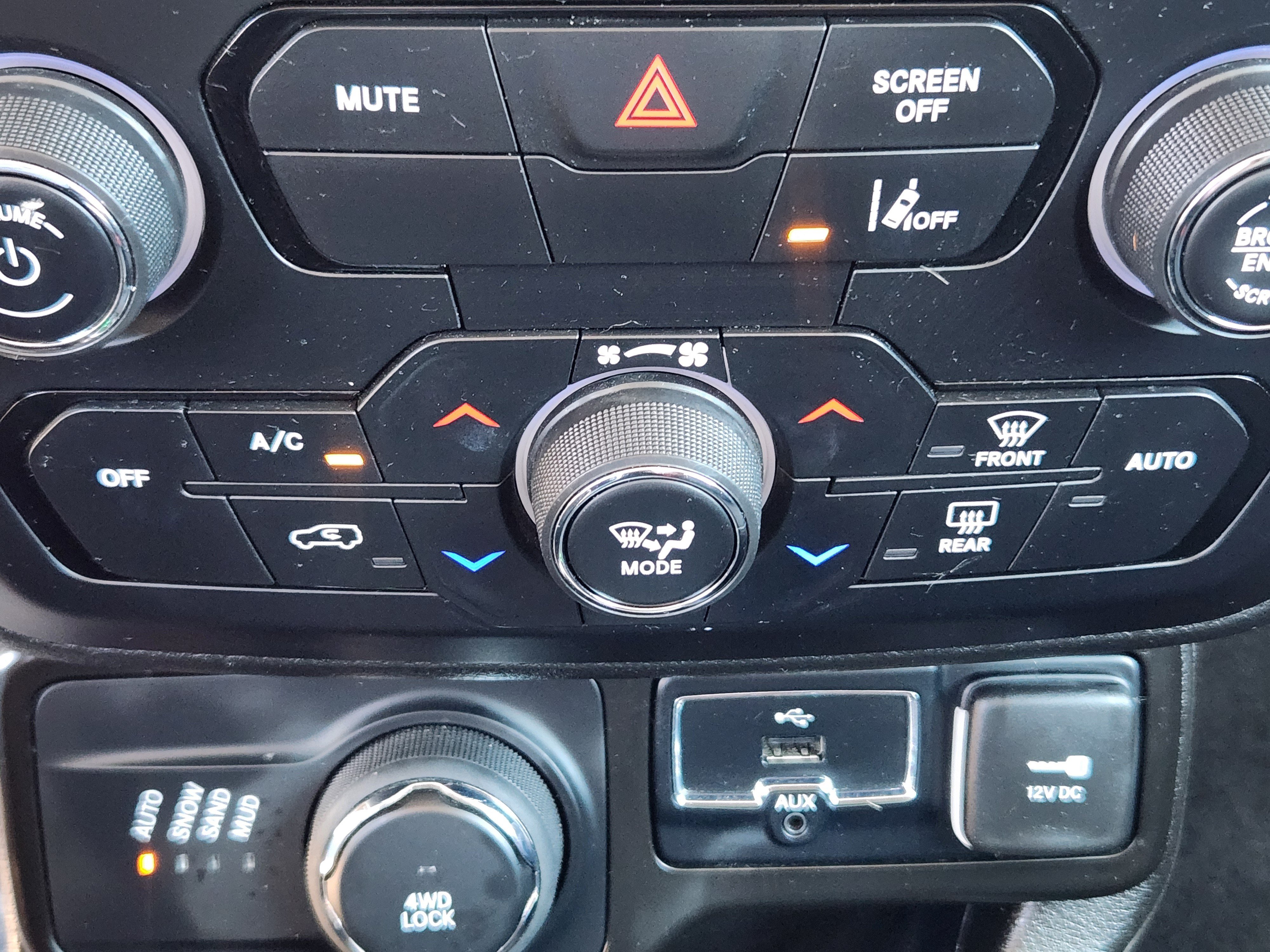 Used 2023 Jeep Renegade Latitude AWD/4WD image 14