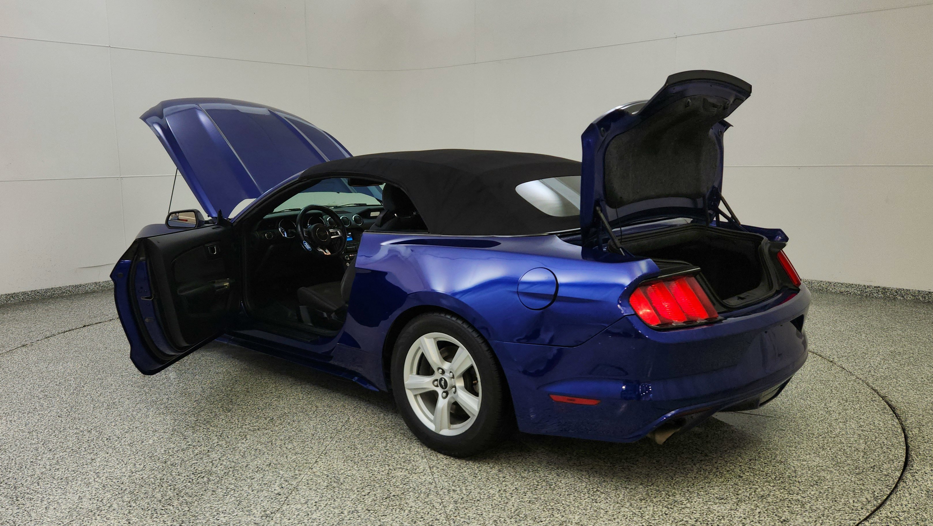 Used 2016 Ford Mustang Convertible RWD image 11