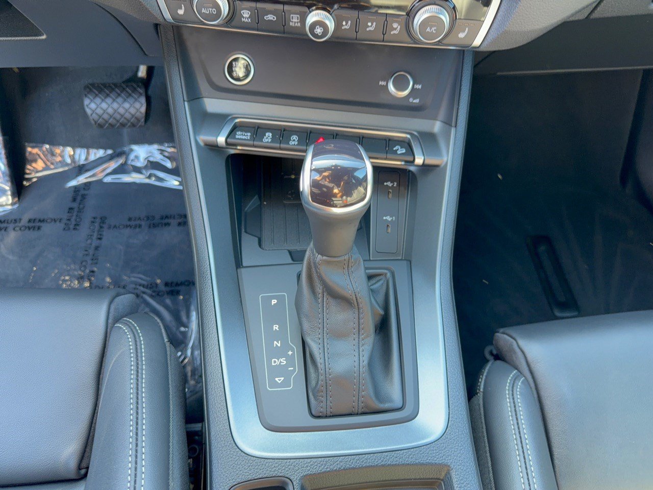 Used 2025 Audi Q3 2.0T Premium w/ Convenience Package AWD/4WD image 21