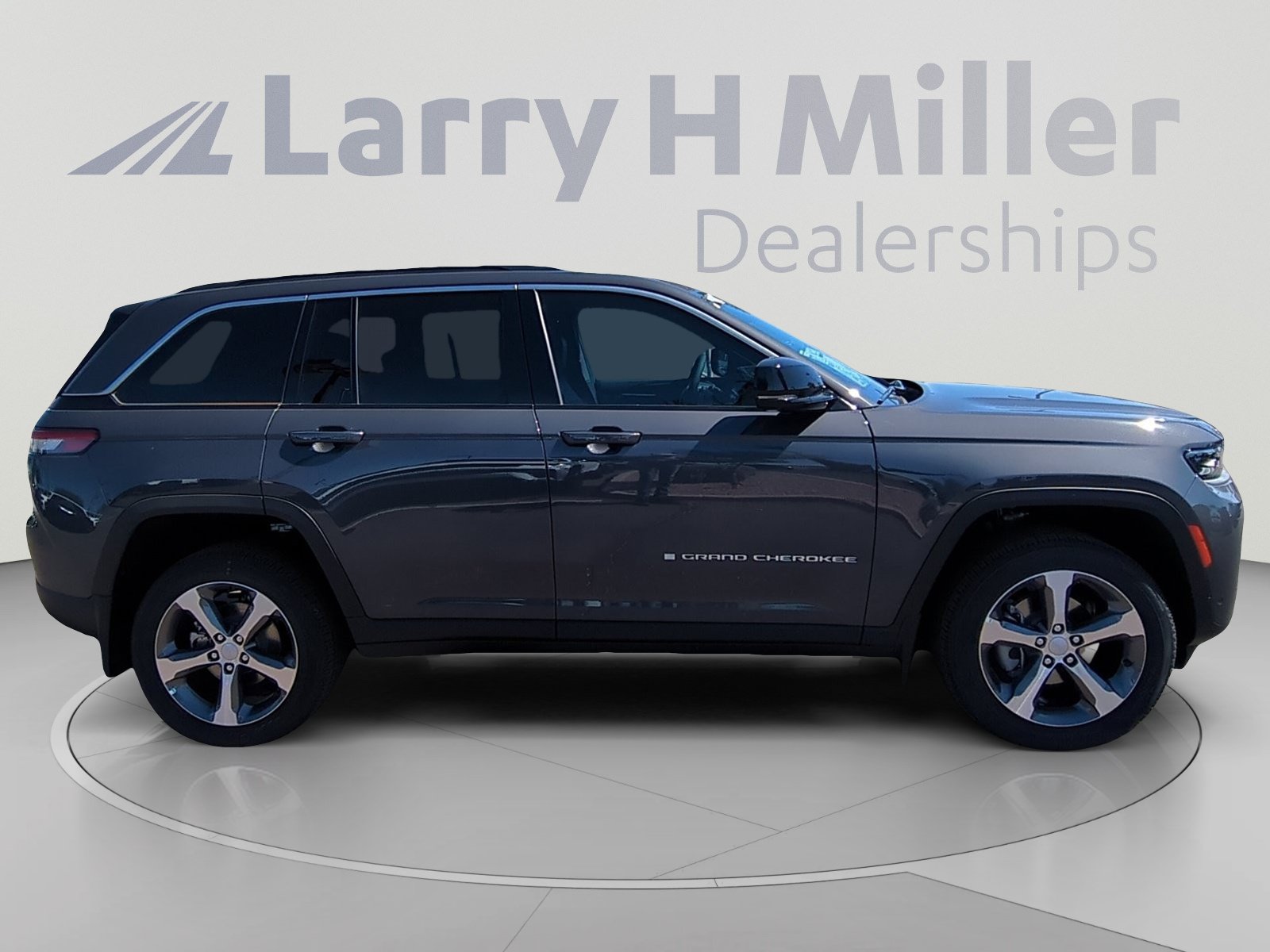 New 2026 Jeep Grand Cherokee Limited w/ Luxury Tech Group II RWD image 6