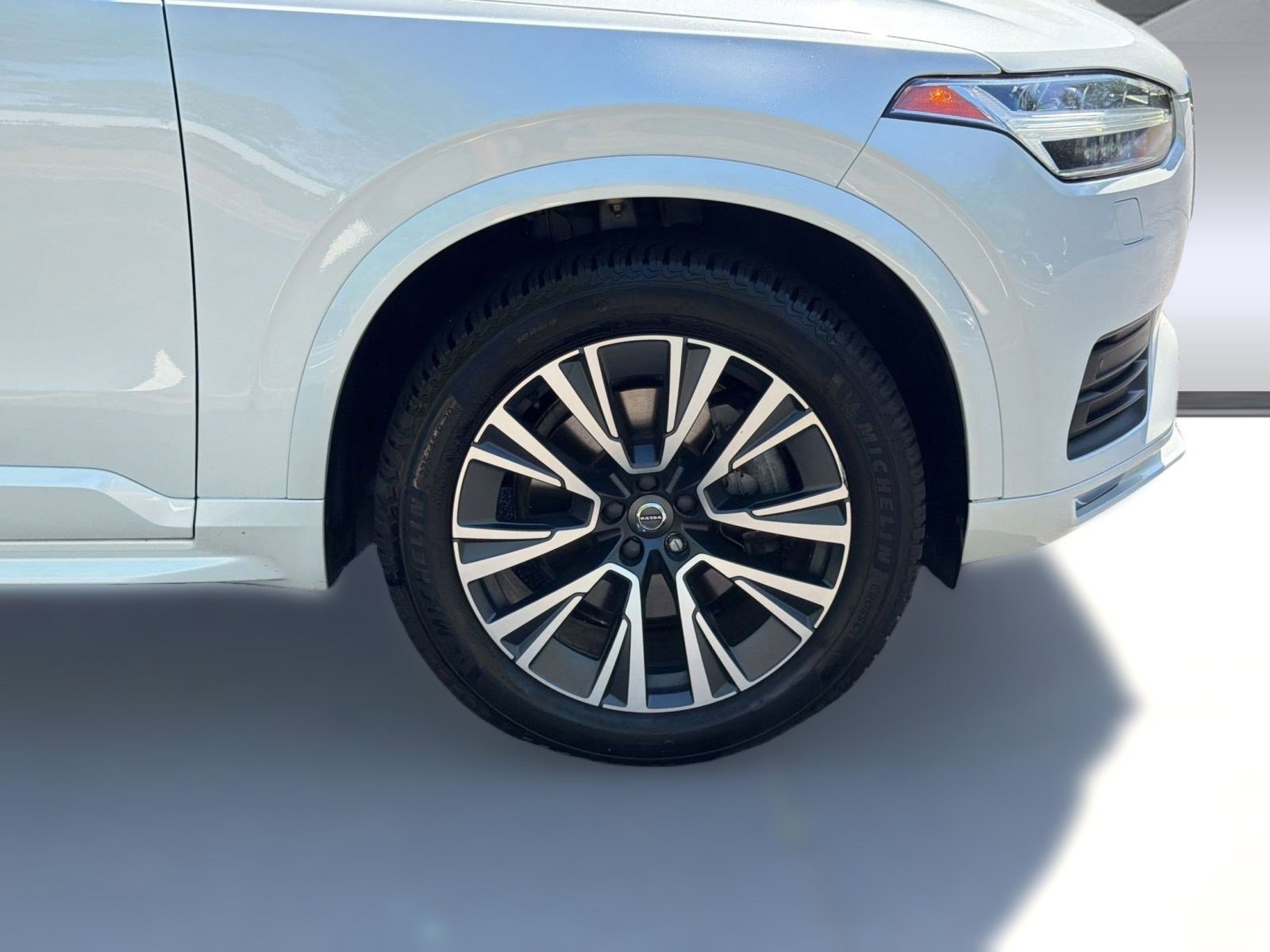 Used 2020 Volvo XC90 T6 Momentum w/ Protection Package Premier AWD/4WD image 11