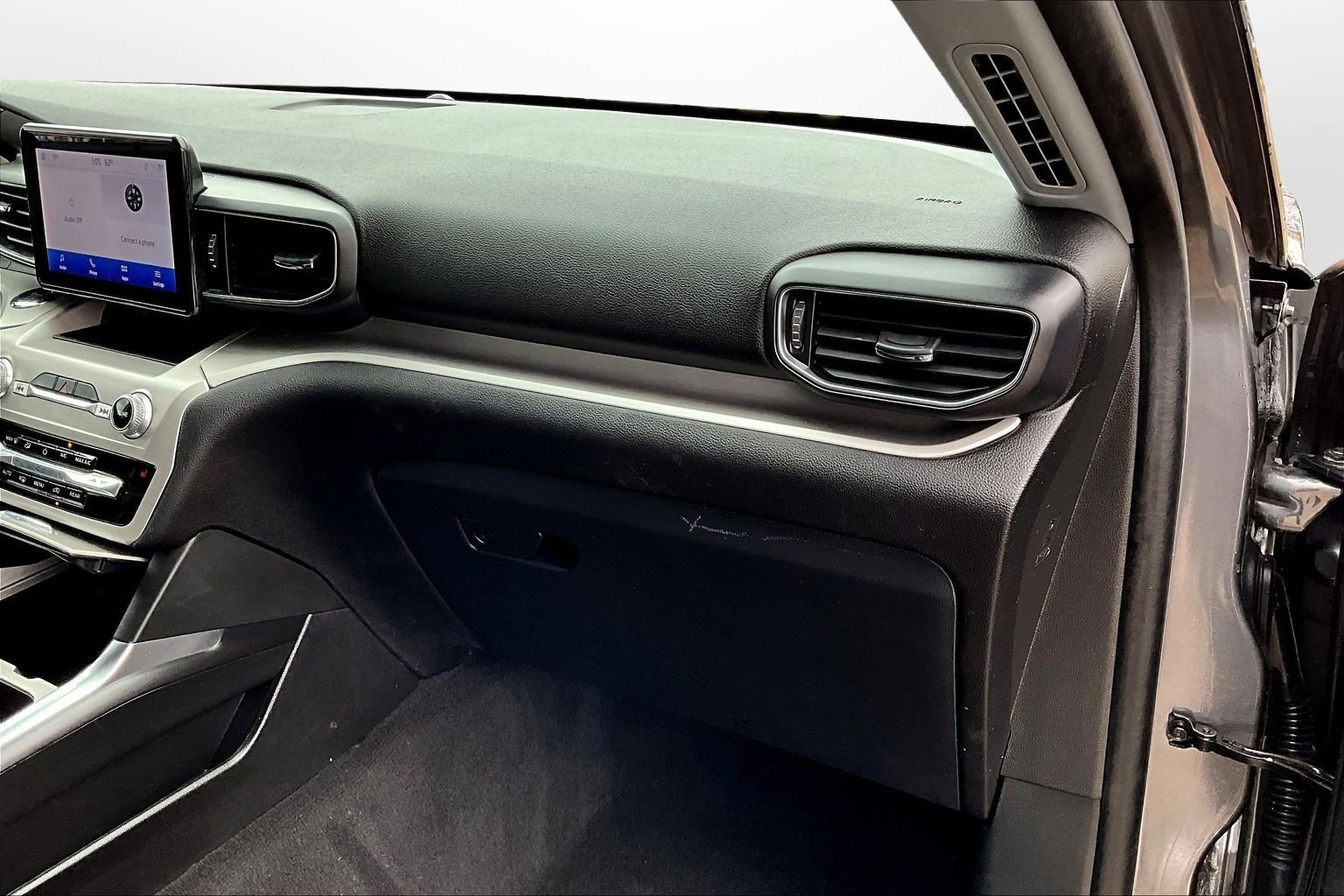 Used 2022 Ford Explorer XLT w/ Equipment Group 202A image 22