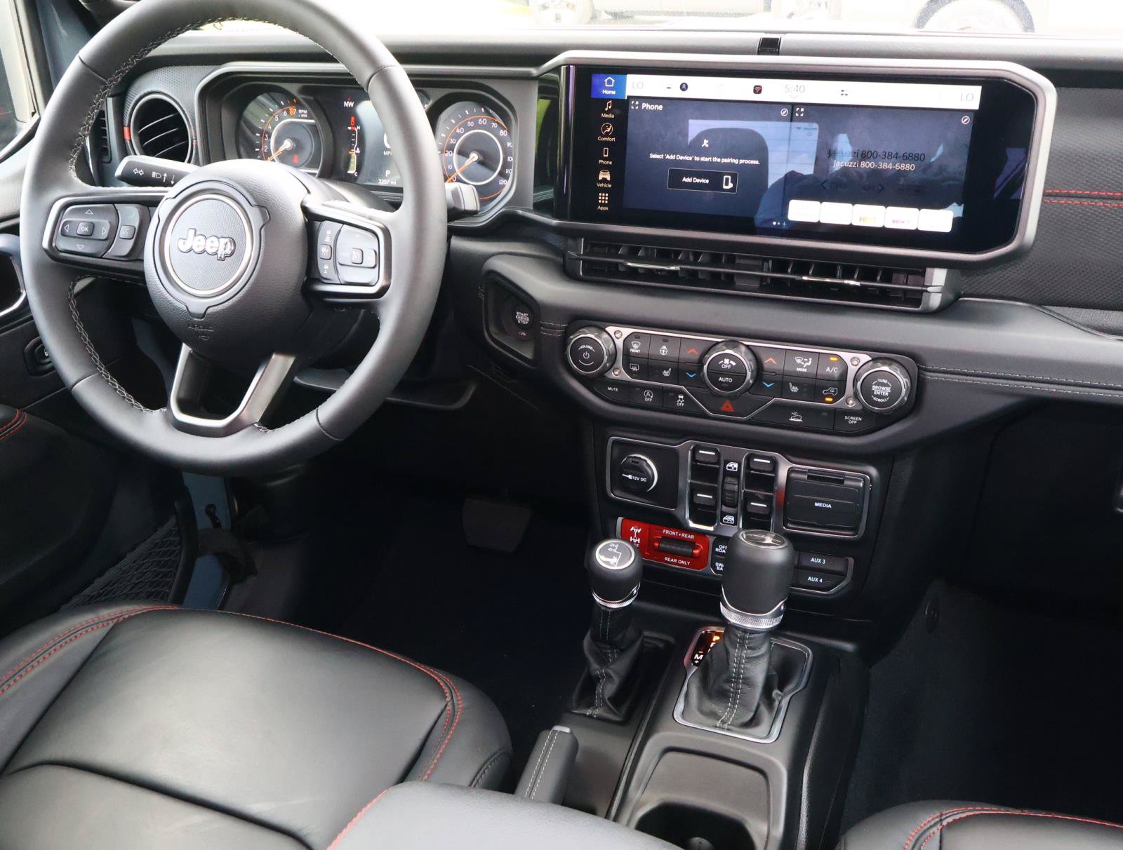 Used 2025 Jeep Gladiator Rubicon w/ Convenience Group AWD/4WD image 11
