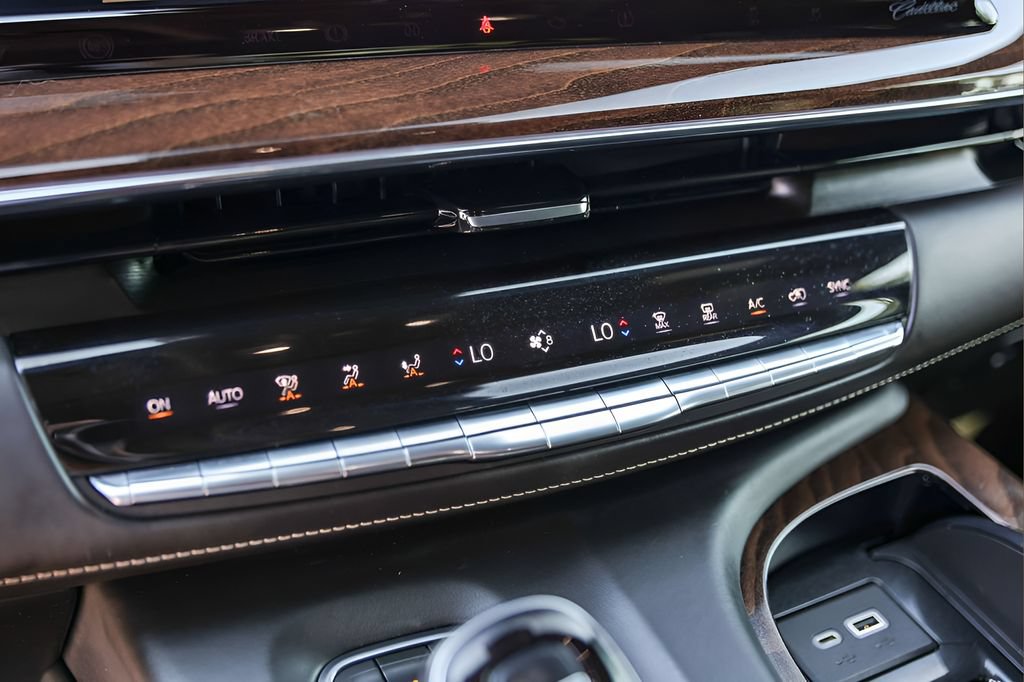 Used 2022 Cadillac Escalade Sport Platinum AWD/4WD image 18