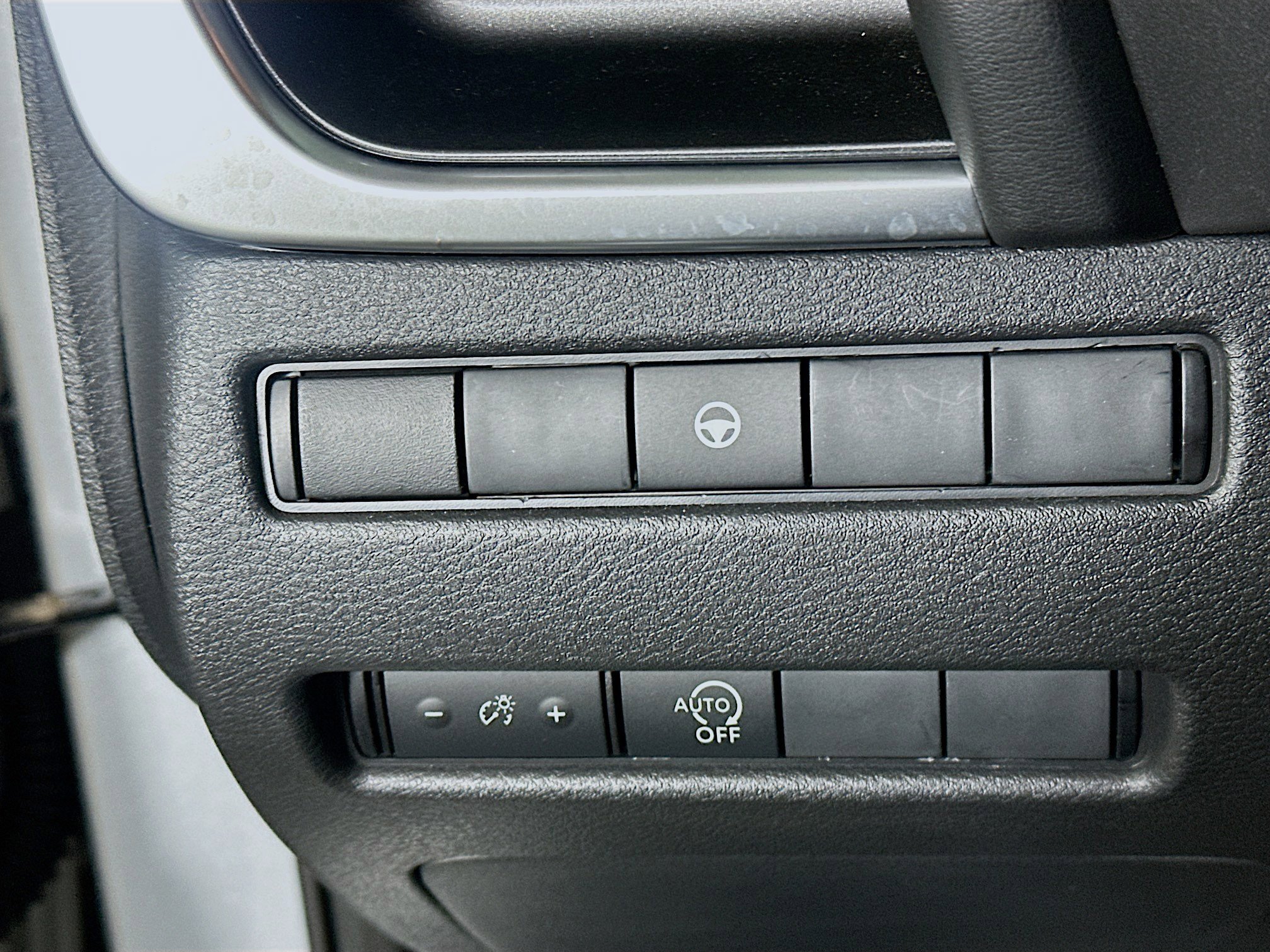 Used 2023 Nissan Rogue SV image 17