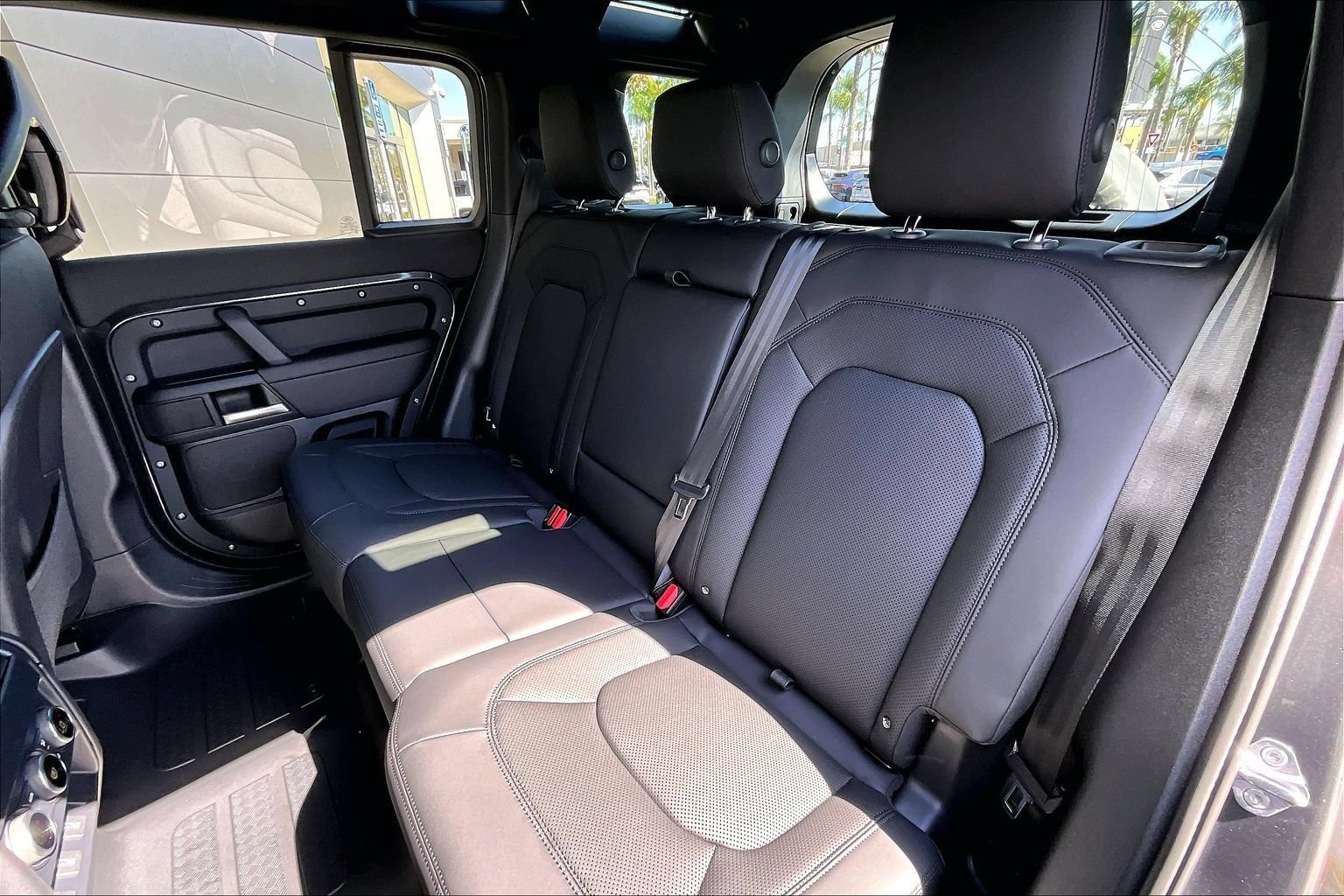New 2026 Land Rover Defender 110 X-Dynamic SE AWD/4WD image 10