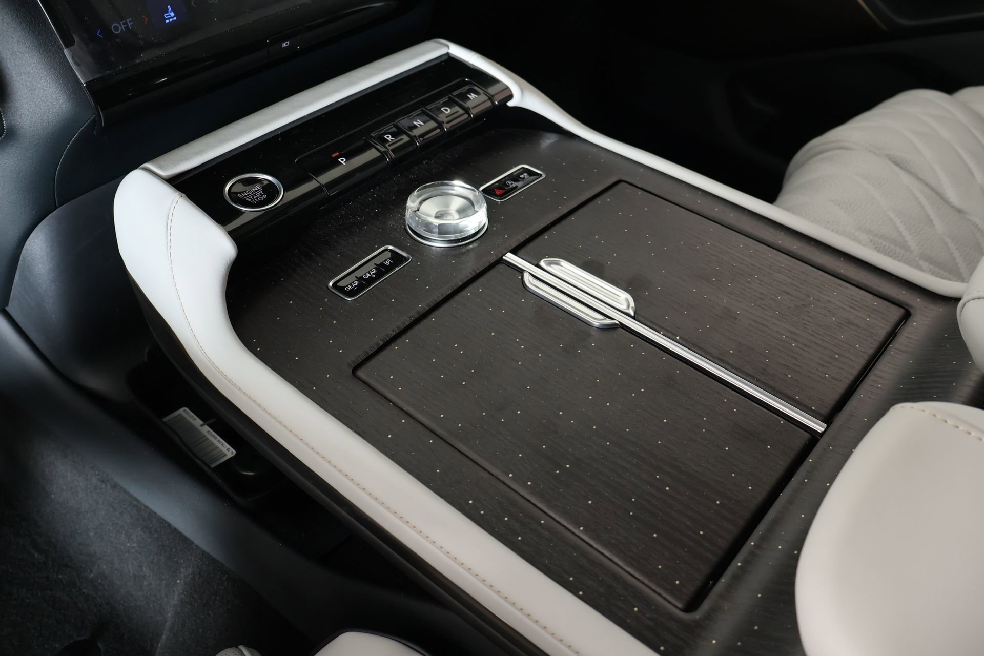 New 2026 Lincoln Navigator L Black Label w/ Black Label Special Edition image 9