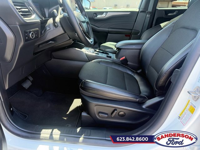 Used 2025 Ford Escape SE image 13