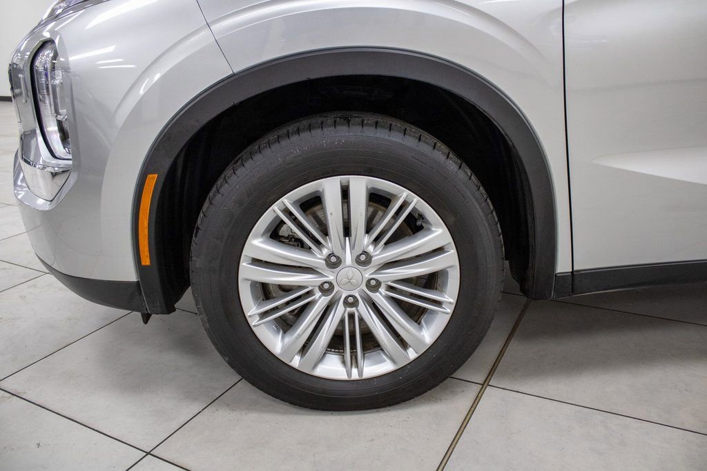 Used 2024 Mitsubishi Outlander ES image 22