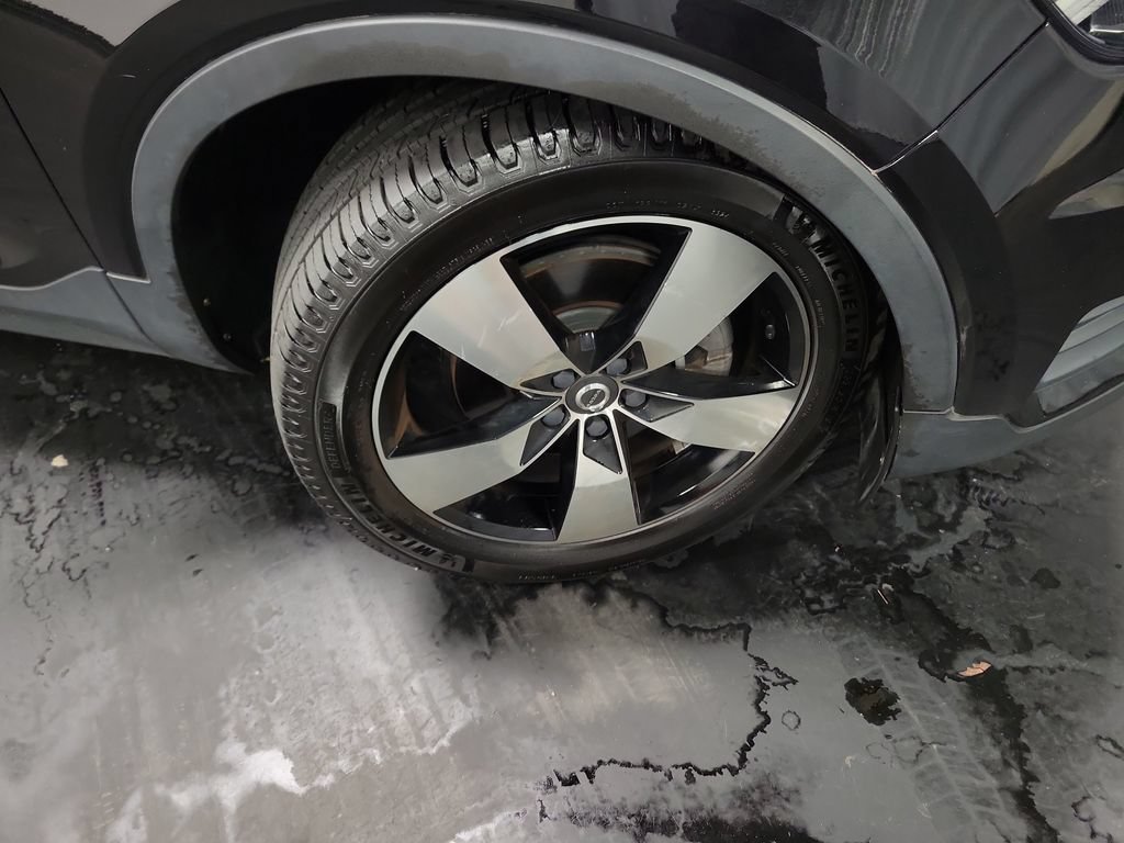 Used 2020 Volvo XC40 T5 Momentum w/ Protection Package Premier AWD/4WD image 10